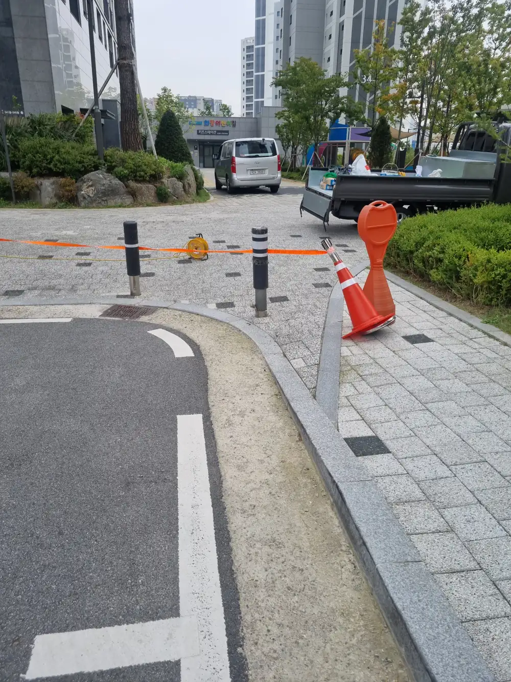 볼라드설치 작업 준비 경기 평택시 고덕동